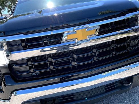 Used 2024 Chevrolet Silverado 1500 LT AWD/4WD image 30