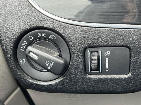 Used 2019 Dodge Grand Caravan SXT FWD image 18