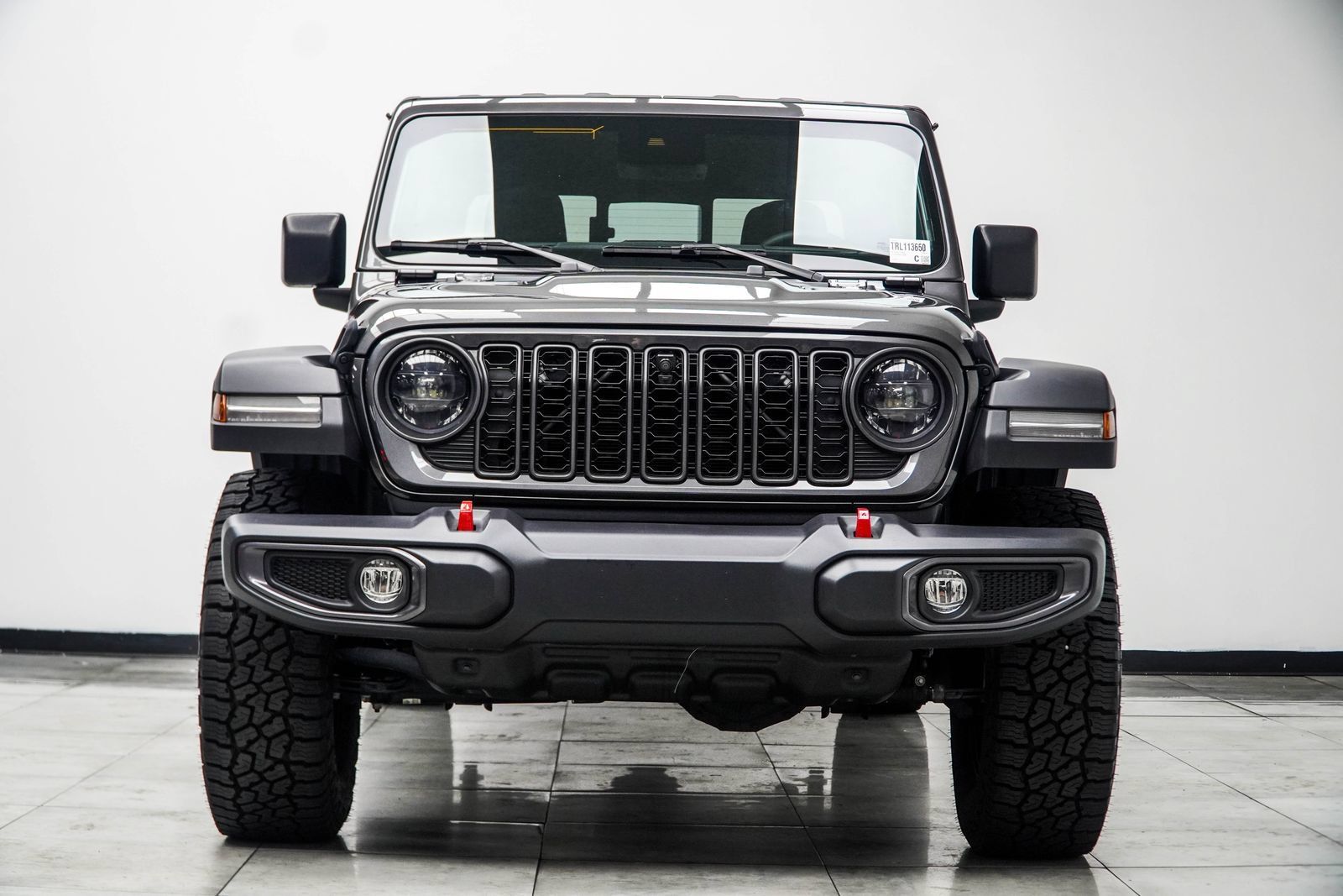 Used 2024 Jeep Gladiator Rubicon w/ Technology Group AWD/4WD image 9