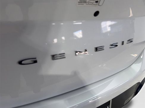 Used 2025 Genesis G70 2.5T image 21