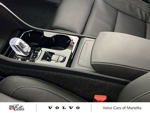 Used 2025 Volvo XC40 B5 Plus image 20