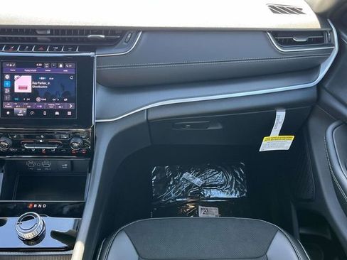 New 2025 Jeep Grand Cherokee L Altitude image 17