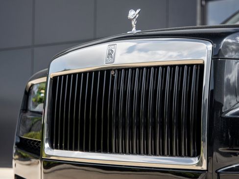 Certified 2023 Rolls-Royce Cullinan w/ Dark Exterior Package AWD/4WD image 18