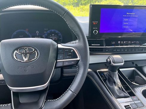 Used 2025 Toyota Sienna XSE w/ XSE Plus Package AWD/4WD image 24