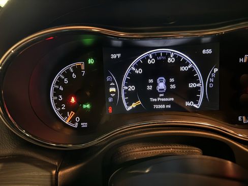 Used 2019 Jeep Grand Cherokee Laredo w/ 18" Wheel & 8.4" Radio Group image 5