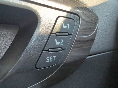 Used 2023 Toyota Highlander Limited FWD image 37