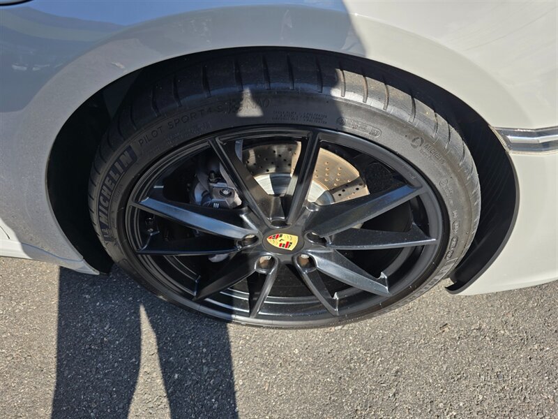 Used 2024 Porsche 911 Carrera 4 AWD/4WD image 36