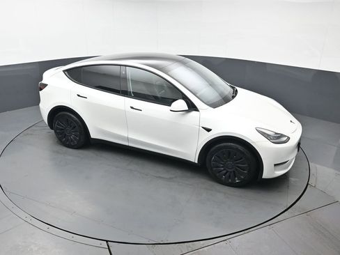 Used 2021 Tesla Model Y Long Range image 42