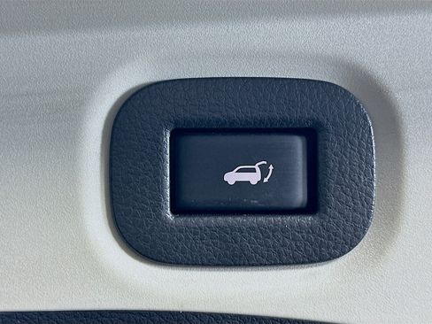 Used 2018 Nissan Rogue SV w/ Premium Package image 31