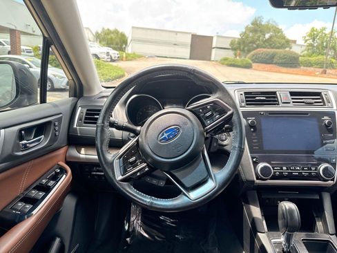 Used 2018 Subaru Outback 3.6R Touring AWD/4WD image 13