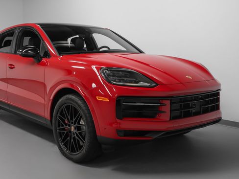 Certified 2026 Porsche Cayenne S AWD/4WD image 9