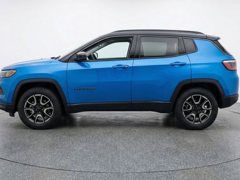 Used 2025 Jeep Compass Trailhawk AWD/4WD image 5