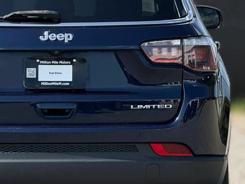 Used 2018 Jeep Compass Limited AWD/4WD image 14