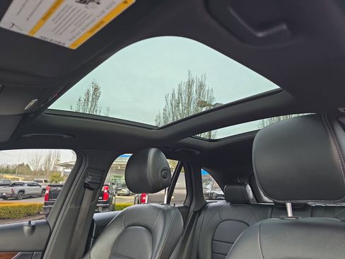 Used 2020 Mercedes-Benz GLC 350e 4MATIC image 24