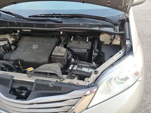 Used 2016 Toyota Sienna XLE w/ XLE Navigation Package image 23