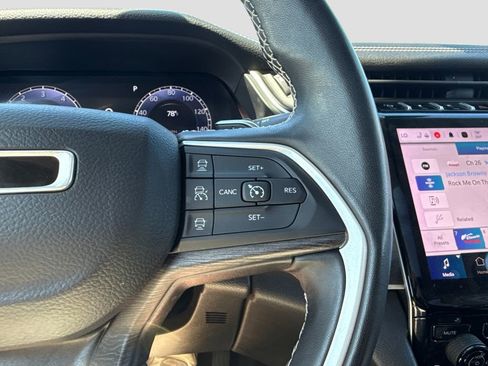 Used 2022 Jeep Grand Cherokee L Limited AWD/4WD image 15