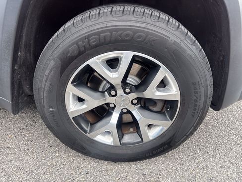 Used 2014 Jeep Cherokee Trailhawk w/ Leather Interior Group AWD/4WD image 20