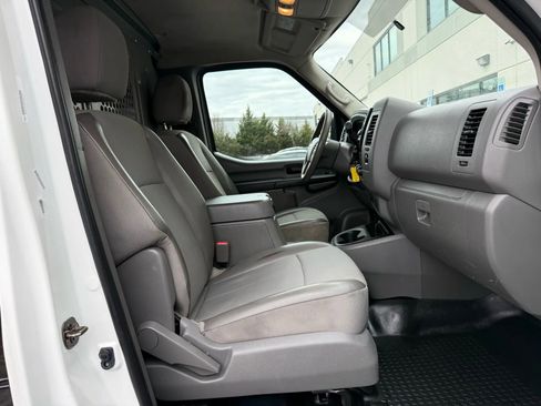 Used 2018 Nissan NV 2500 SV image 18