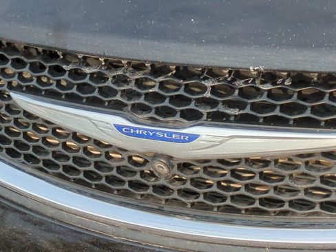 Used 2020 Chrysler Pacifica Limited w/ Tire & Wheel Group image 12