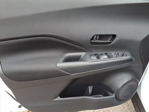 New 2025 Nissan Kicks Play S image 6