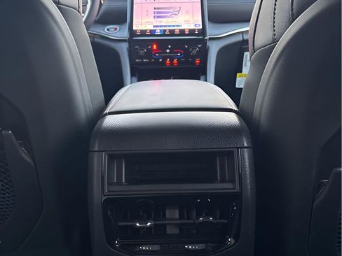 New 2025 Jeep Grand Cherokee Limited AWD/4WD image 32