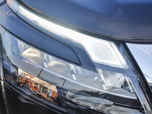 New 2024 Nissan Pathfinder S image 4