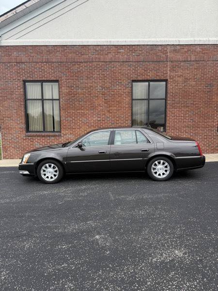 Used 2008 Cadillac DTS FWD image 2