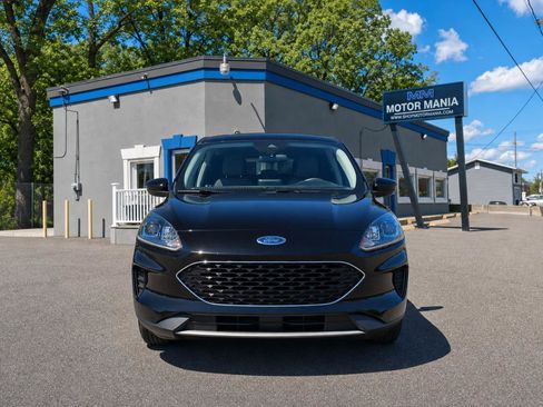 Used 2020 Ford Escape SE FWD image 3