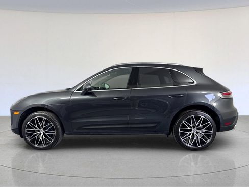 Certified 2025 Porsche Macan AWD/4WD image 2