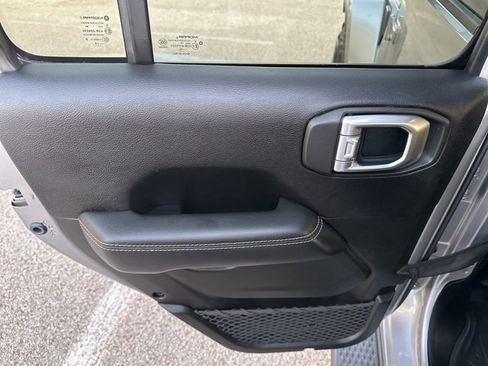 Used 2020 Jeep Gladiator Overland image 36