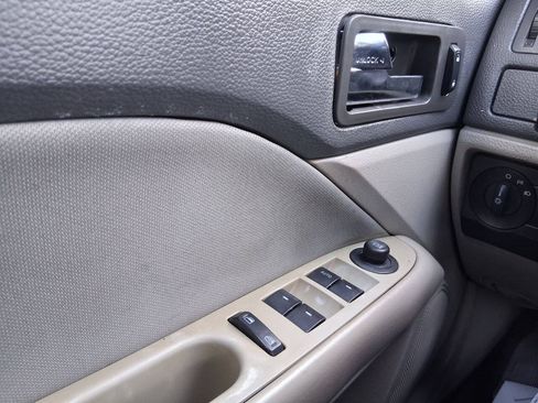 Used 2010 Ford Fusion S FWD image 16