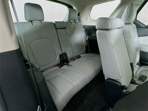 Certified 2025 Honda Pilot Touring image 8