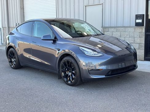 Used 2021 Tesla Model Y Long Range image 1