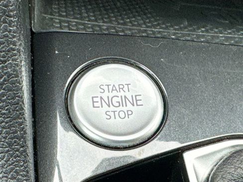 Used 2022 Volkswagen Tiguan SE image 20