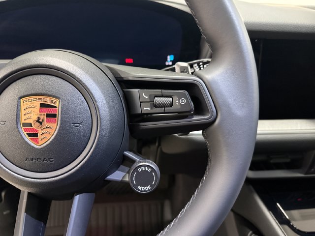 Certified 2026 Porsche Cayenne AWD/4WD image 16