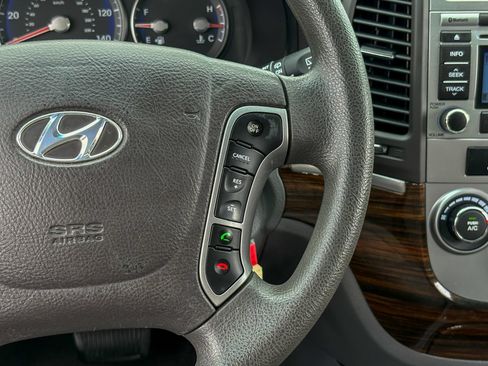Used 2012 Hyundai Santa Fe GLS FWD image 19