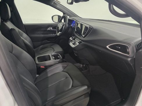 New 2026 Chrysler Pacifica Select image 24