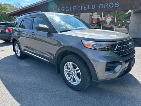 Used 2023 Ford Explorer XLT AWD/4WD image 3