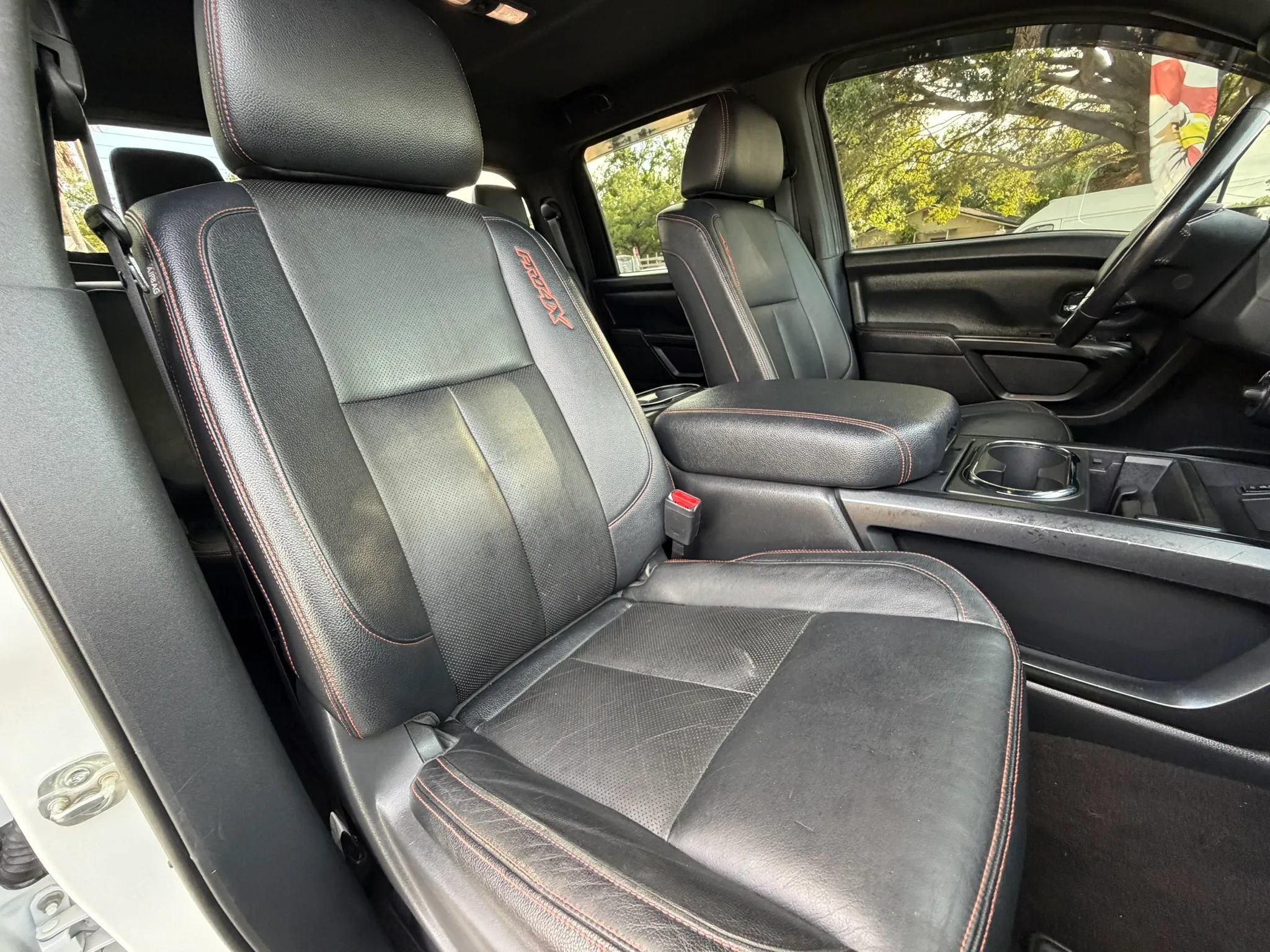 Used 2020 Nissan Titan PRO-4X w/ Pro-4x Convenience Package AWD/4WD image 13