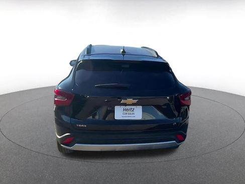 Used 2025 Chevrolet Trax LT image 12