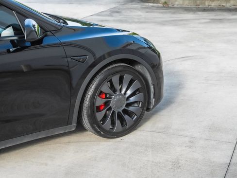 Used 2024 Tesla Model Y Performance AWD/4WD image 4