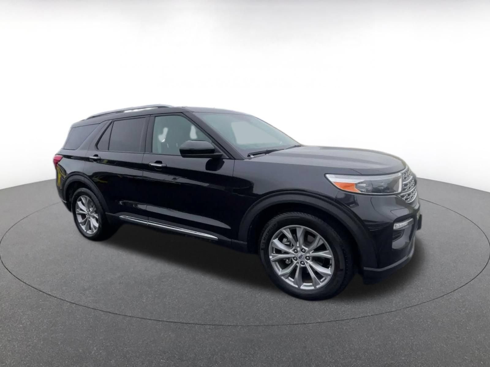Used 2024 Ford Explorer Limited RWD image 2