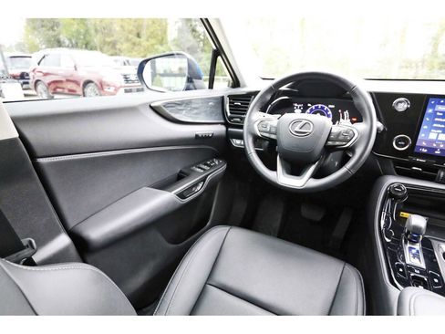 Used 2025 Lexus NX 250 FWD w/ Premium Package image 6