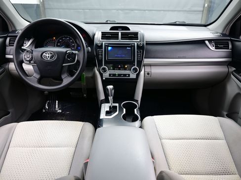 Used 2013 Toyota Camry LE image 17
