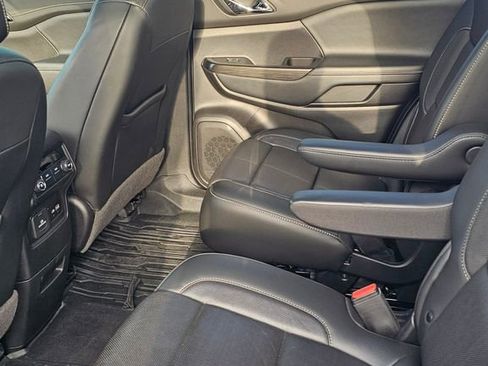 Used 2020 GMC Acadia SLT image 6