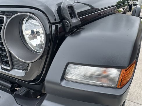 Used 2024 Jeep Wrangler Sport AWD/4WD image 7