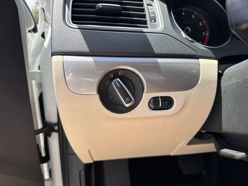 Used 2017 Volkswagen Jetta SE FWD image 56