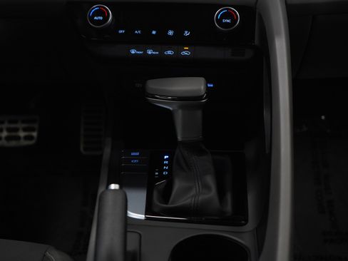 Certified 2025 Hyundai Elantra Sport FWD image 17
