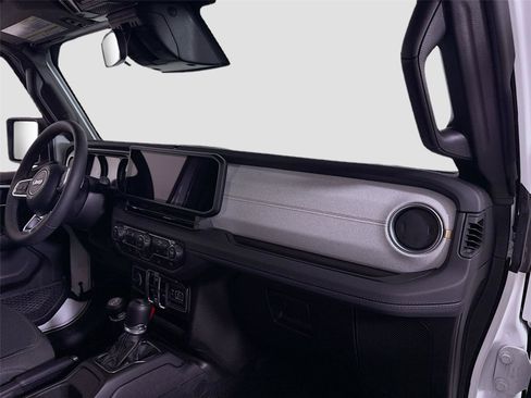 Used 2025 Jeep Wrangler Unlimited Sahara AWD/4WD image 20
