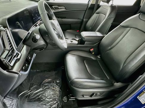 Used 2025 Kia Sportage EX FWD image 9
